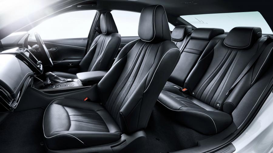 Интерьер Toyota Crown RS Advance 2018 года  (фото 11 из 11)
